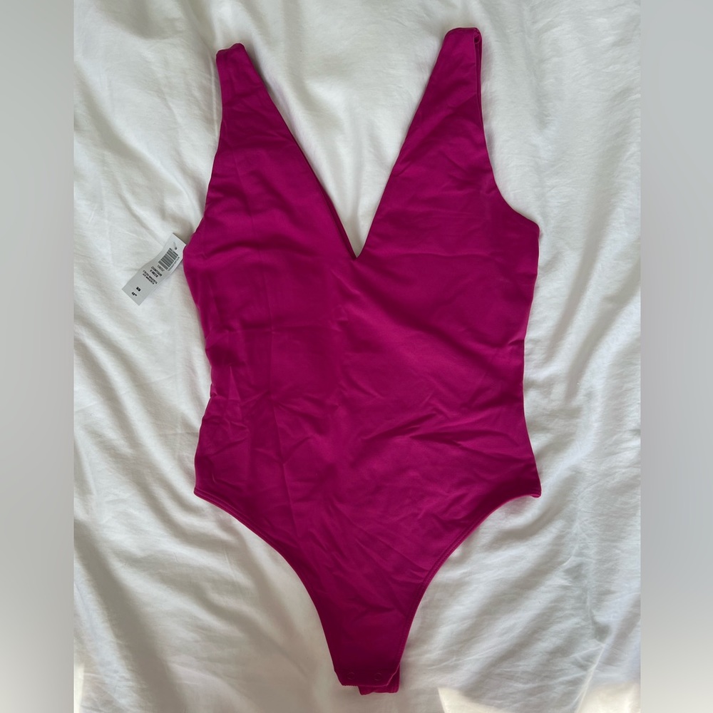 Aritzia Babaton Contour V-Neck Bodysuit